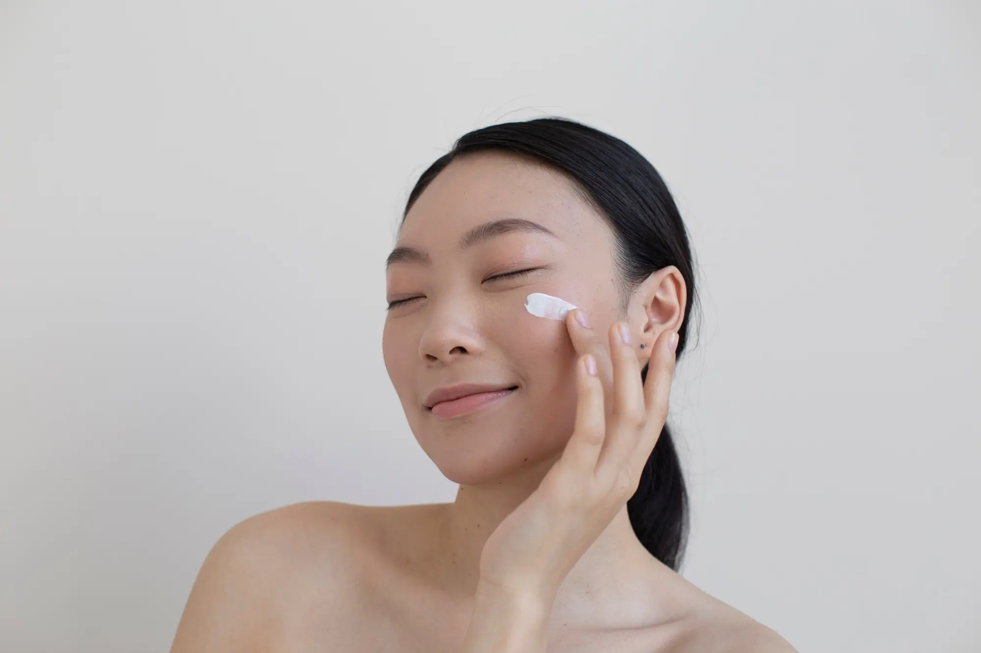 how much sunscreen to apply face