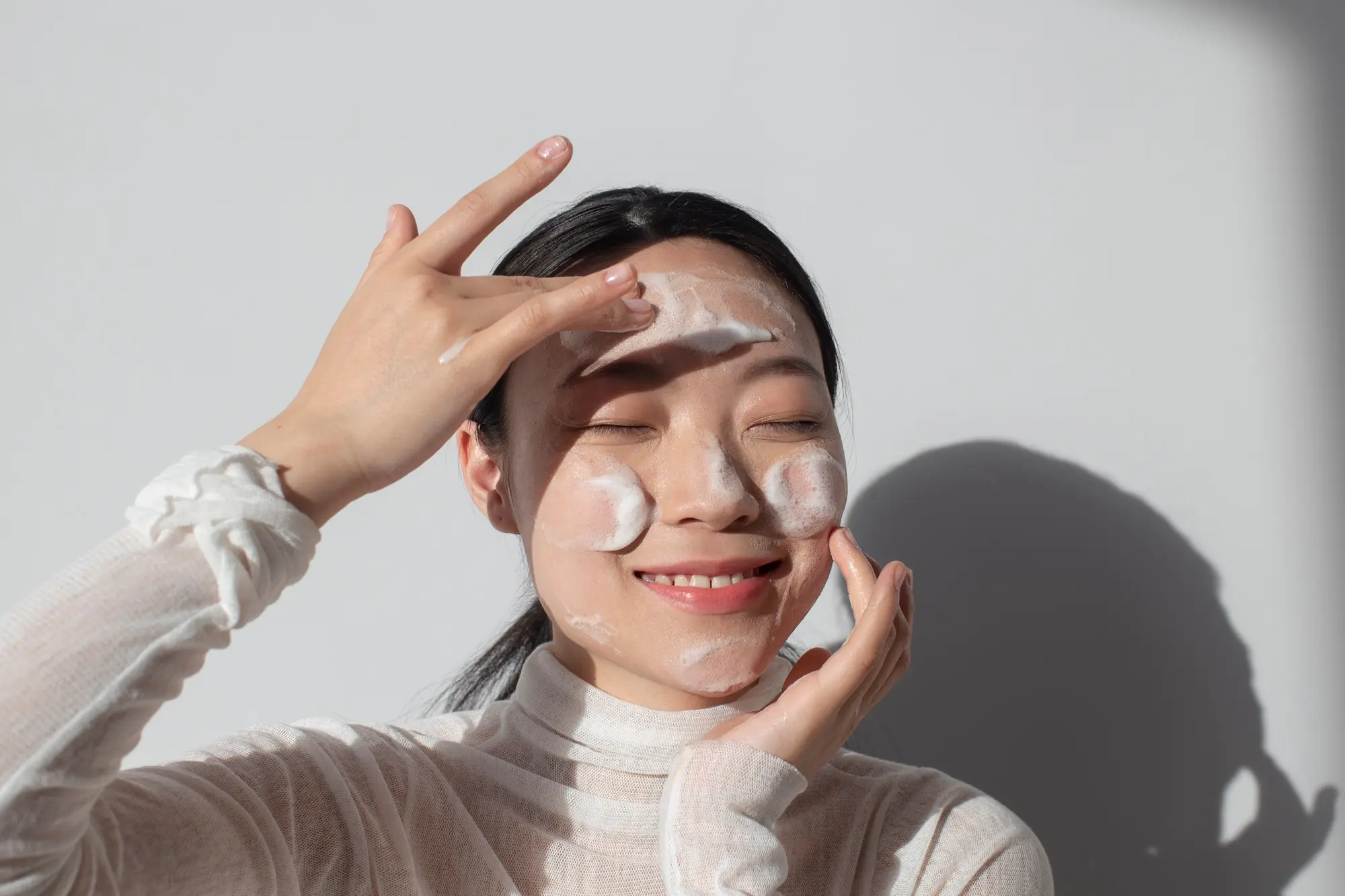double cleansing benefits: how double cleansing works oil cleanser then water cleanser